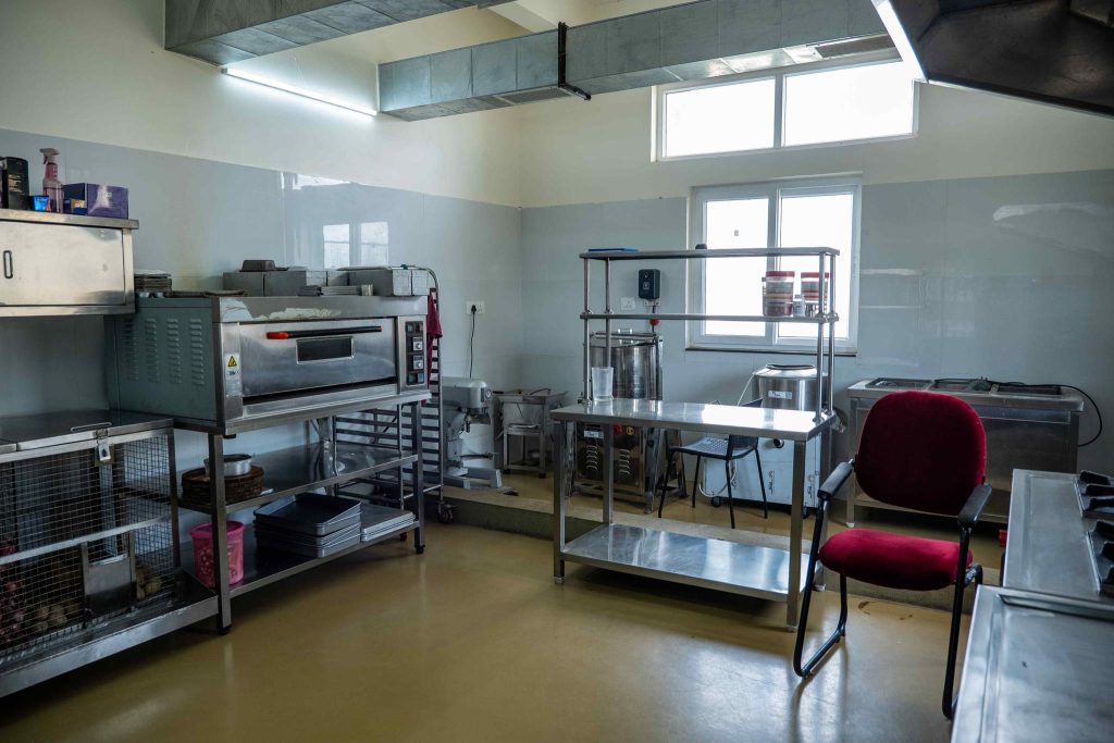 Vegetable-processing-areas-and-bakery